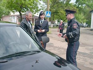 Сотрудники красногвардейской полиции присоединись к проведению Всероссийской акции «Георгиевская ленточка»