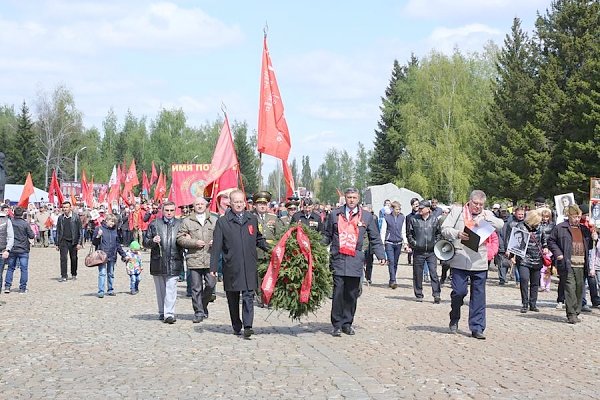 День, когда мы ощущаем себя единым народом. Омские коммунисты встретили праздник Великой Победы