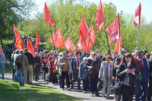 Республика Башкортостан. В Уфе 9 мая коммунисты приняли участие в торжественной церемонии в честь празднования 71-й годовщины Победы в Великой Отечественной войне