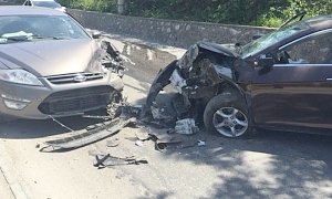 В Севастополе у памятника Солдату и Матросу столкнулись в лобовую две легковушки