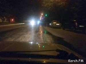 В Керчи на улице Кирова — порыв водовода