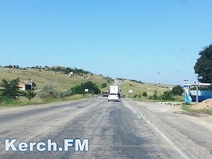 Яму на въезде в город опять просто подсыпали