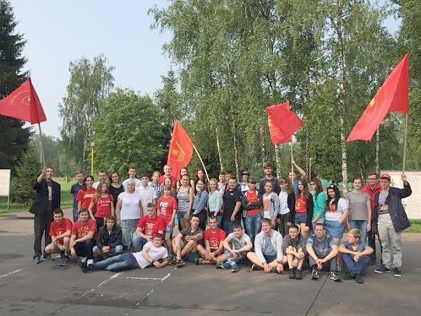 В Подмосковье под лозунгом «Нет капитализму! Да – социализму!» состоялся комсомольский федеральный слет ЦФО