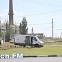 В Керчи на Ворошиловском кольце высаживают кусты