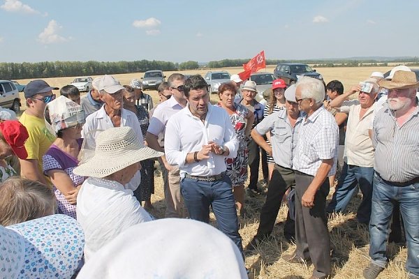 ​Александр Ющенко встретился с жителями Буздякского района Башкортостана, протестующими против строительства свинокомплекса