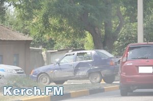 В Керчи на Кирова столкнулись «Chevrolet» и «Таврия» с прицепом