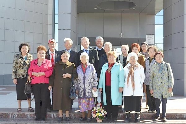 Республика Калмыкия. На персональной выставке художника-коммуниста