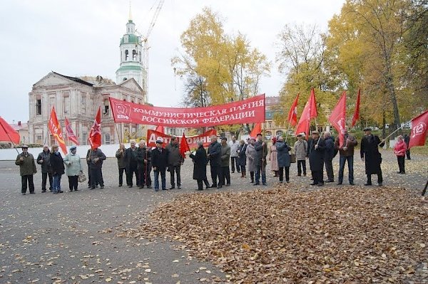 Кировские коммунисты провели митинг памяти защитников Дома Советов