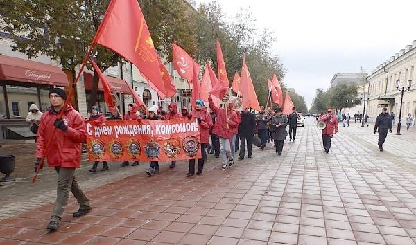 В Оренбурге прошёл автопробег в честь Дня рождения Комсомола