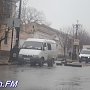 В Керчи огромную яму на Карла Маркса засыпали щебнем