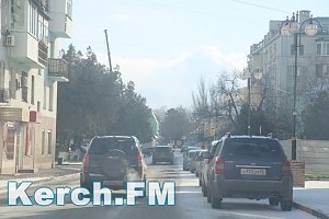 Керчане жалуются на парковку автомобилей на ул. Советской