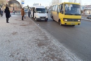 Более 400 дворников обрабатывают пешеходные зоны Симферополя песчано-соляной смесью – администрация города