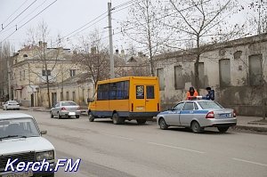 В Керчи произошло дорожное происшествие с участием маршрутки