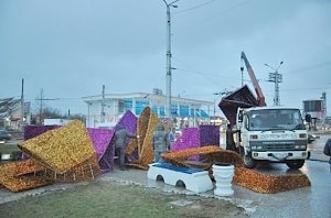 Новогодняя иллюминация на площади Восставших вероятно стала жертвой вандалов