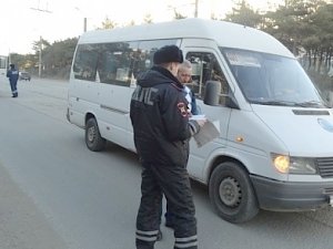 Больше половины проверенных ГАИ автобусов нарушили правила перевозки людей