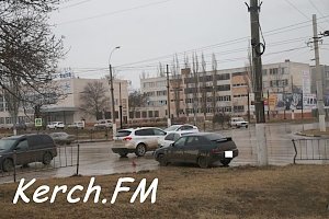 В Керчи столкнулись «BMW» и «LADA»