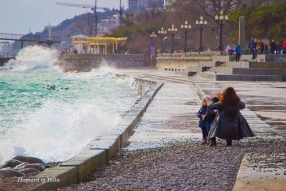 В Ялте представят коллажи из металла, обработанные морской водой