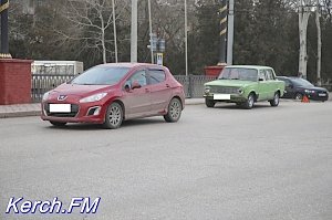 В Керчи на светофоре Кирова-Еременко столкнулись легковушки