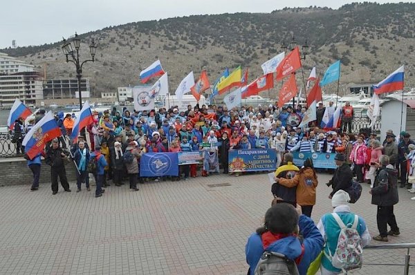 V Международный слет зимнего плавания состоялся в Севастополе