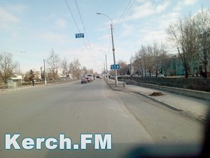 В Керчи повесили два дорожных знака, какие противоречат друг другу