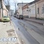 В Керчи по улице Театральной течет канализация