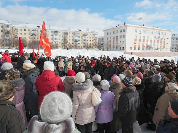 Свердловская область. Коммунисты провели акцию протеста в Карпинске против закрытия дневного стационара