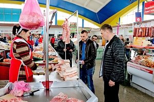 В Керчи на центральном рынке установили новые охлаждающие столы за 8 млн рублей