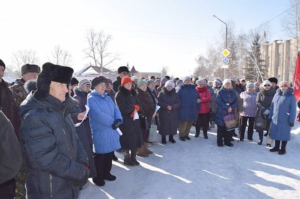 В Алтайском крае коммунисты провели два митинга против "политики оптимизации"