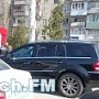 В Керчи иномарка припарковалась на тротуаре