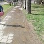 В Керчи питьевая вода вновь льется по тротуарам и клумбам