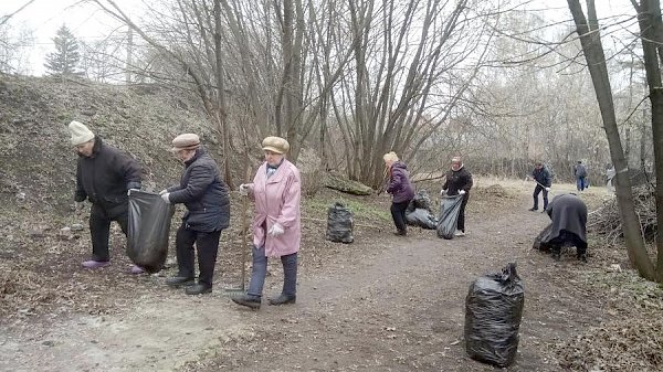 Московская область. Подольские коммунисты провели субботник в музее-заповеднике Подолье «Домик Ленина»