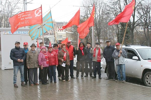 В Калуге коммунисты отметили День космонавтики