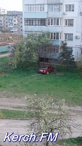 В Кечи на Ворошилова водители паркуют свои авто где желают