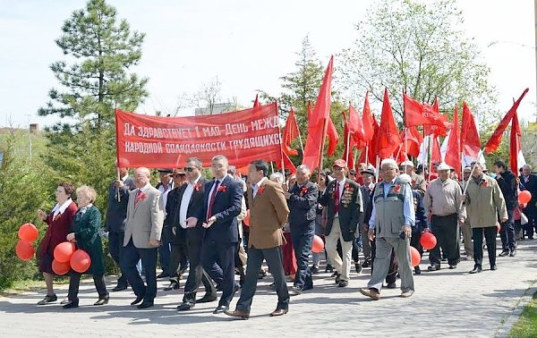 За достойную работу, зарплату, жизнь! Первомай в Калмыкии