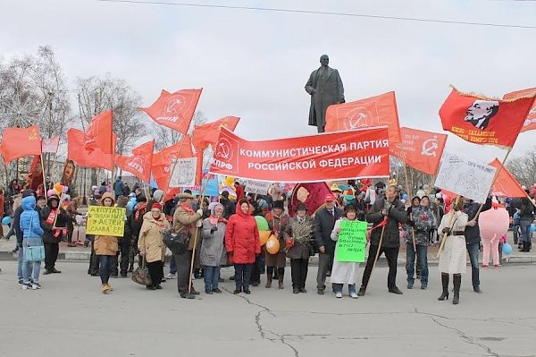 Сахалинские коммунисты встретили Первомай