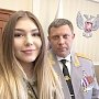 Глава ДНР Александр Захарченко наградил комсомолку Марьяну Наумову орденом "За заслуги перед республикой"