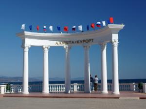 В Алуште на всех пляжах проведено обследование морского дна, — глава администрации