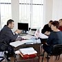 Специалисты Госкомрегистра продолжают оформлять земучастки аграриям