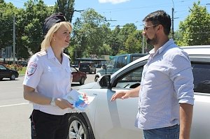 Каждому авто — по праздничной наклейке