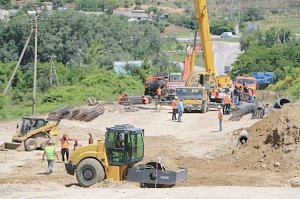 Оползень укрепляют 18-метровыми сваями