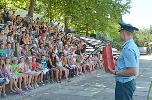 Севастопольские спасатели проводят мастер-классы в детских оздоровительных лагерях