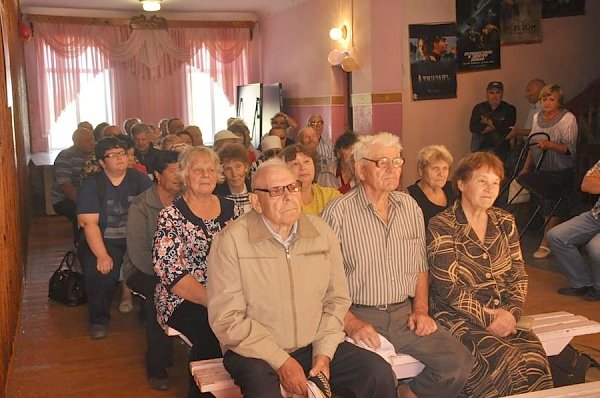 "Чтоб во власти было чисто - голосуй за коммунистов!". Первый секретарь Алтайского крайкома КПРФ Мария Прусакова встретилась с жителями Баевского района