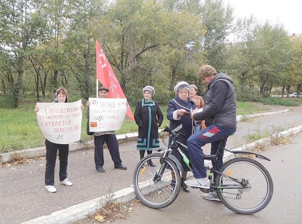 Читинские коммунисты вышли на пикеты против повышения стоимости проезда в маршрутках