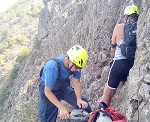 Крымские спасатели эвакуировали с горы туриста из Нижневартовска