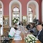 Парламент Республики Калмыкия выступает за усиление контроля со стороны органов опеки над жизнью и здоровьем детей, переданных в приемные семьи