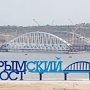 Строители уложили верхний слой асфальтобетона на пилотном участке Крымского моста