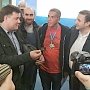 Звезда блокбастеров «Такси» получил в Крыму орден, наклейку «Агент Путина» и выбрал натуру для будущего российско-французского фильма