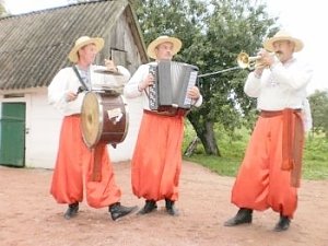 Политолог заявил, что крымские чиновники украинскими съездами превращают полуостров в "заповедник украинства"