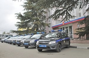 Сотрудники крымской Росгвардии получили 8 новых патрульных автомобилей «Лада Гранта»