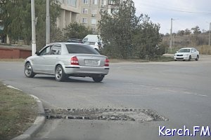 В Керчи яму на КУОРе подготовили к асфальтировке